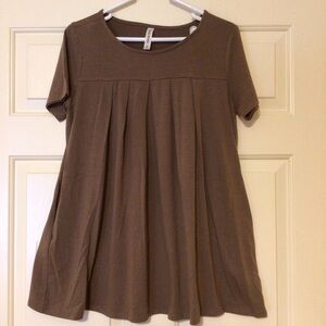 Light Brown Medium Swing Short Skeeve Pocketed Top